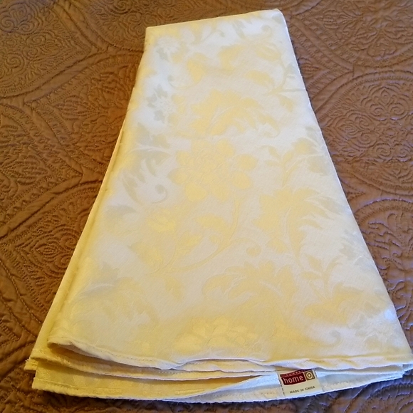 Round tablecloth by Classic Home - Picture 2 of 4